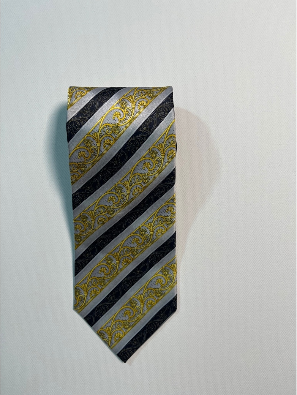 Gianni Versace Men's Silk Tie with Gold and Black Striped Sw